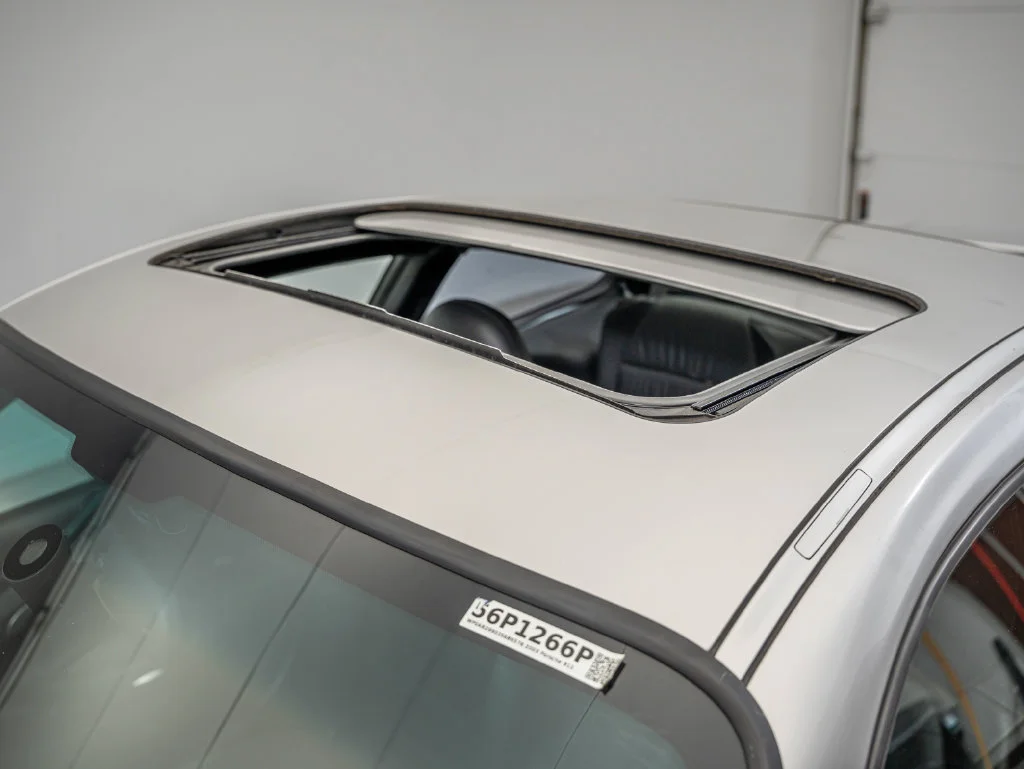 Used 2003 Arctic Silver Metallic Porsche  image 25