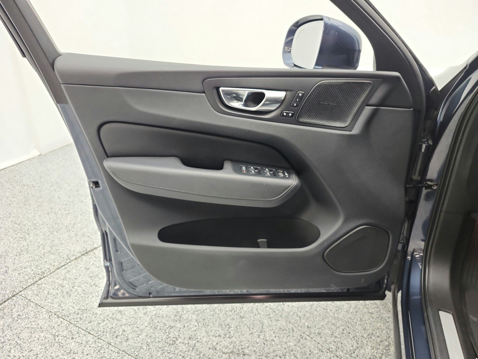 Used 2022 Denim Blue Metallic Volvo T8 eAWD PHEV Inscription Expression Extended Range image 12