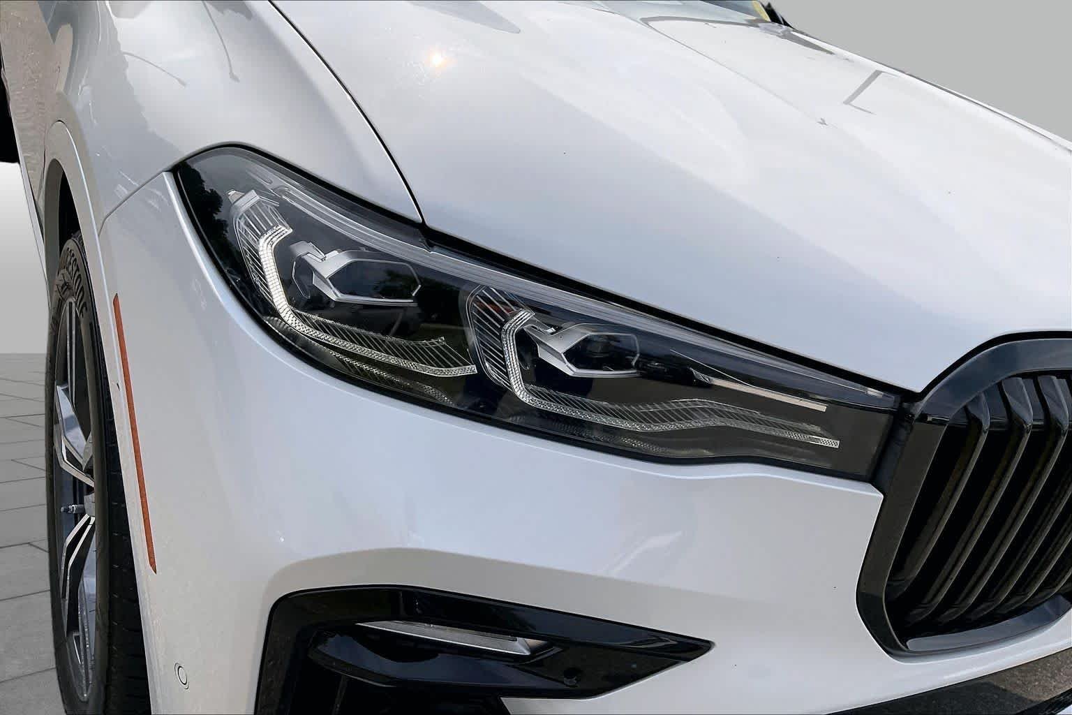 Used 2022 Mineral White Metallic BMW xDrive40i image 26