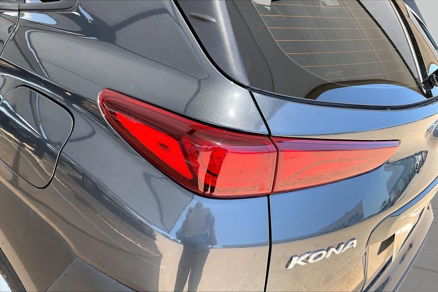 Used 2021 Thunder Gray Hyundai SE image 27