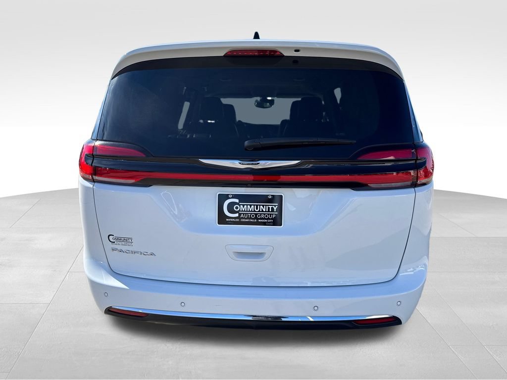 Used 2024 White Chrysler Touring L image 4