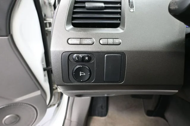 Used 2009 White Honda LX image 26