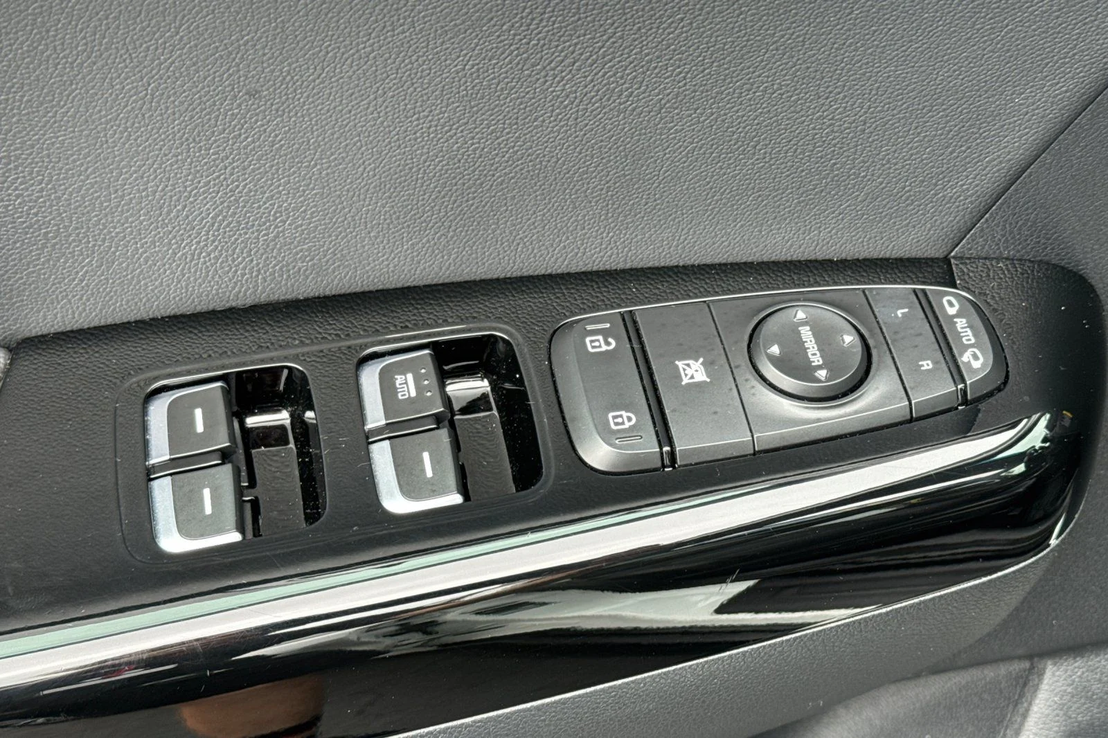 Certified Used 2019 Snow White Pearl Kia EX image 13