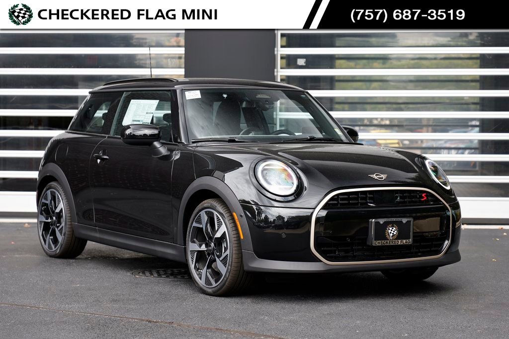 2025 MINI Hardtop Cooper S Signature's photo