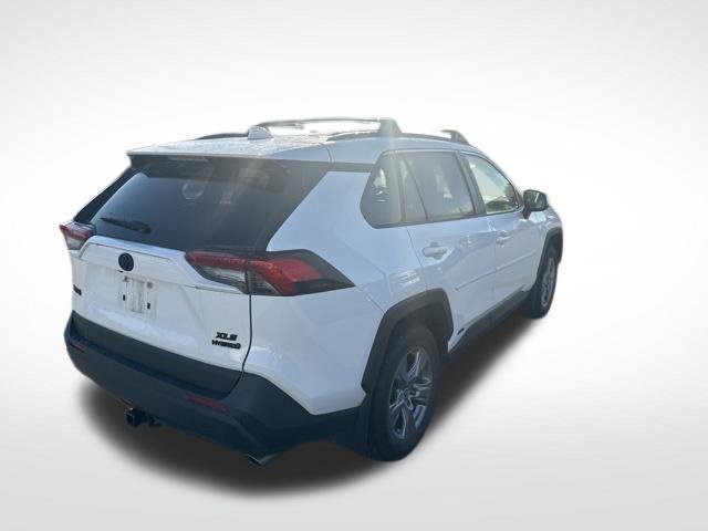 Used 2022 White Toyota XLE image 5