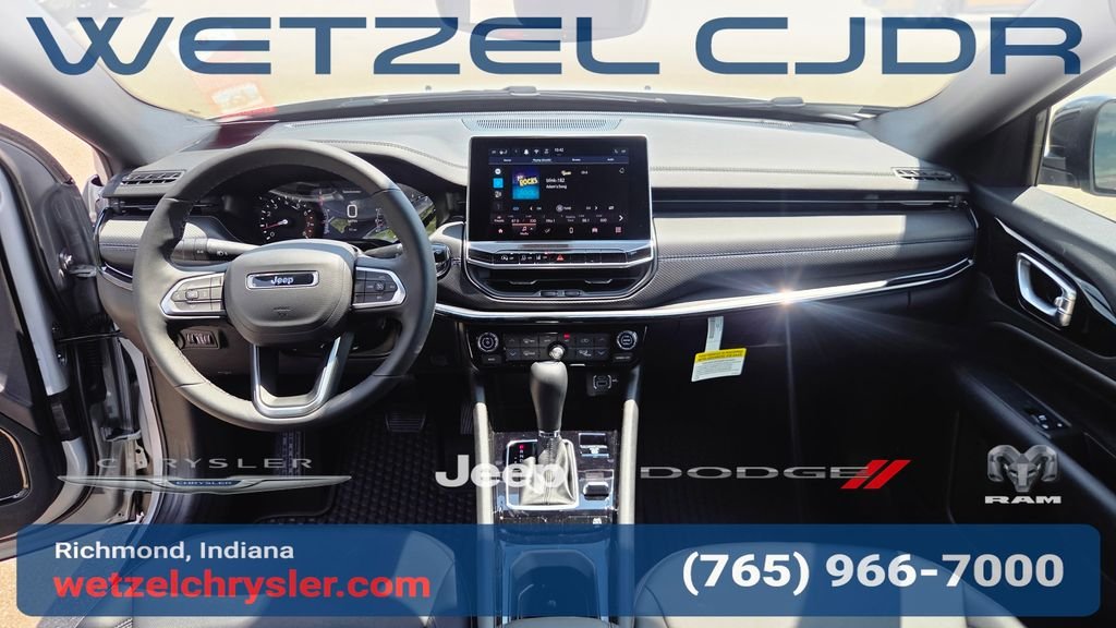 New 2026 Silver Zynith Metallic Clearcoat Jeep Latitude image 24