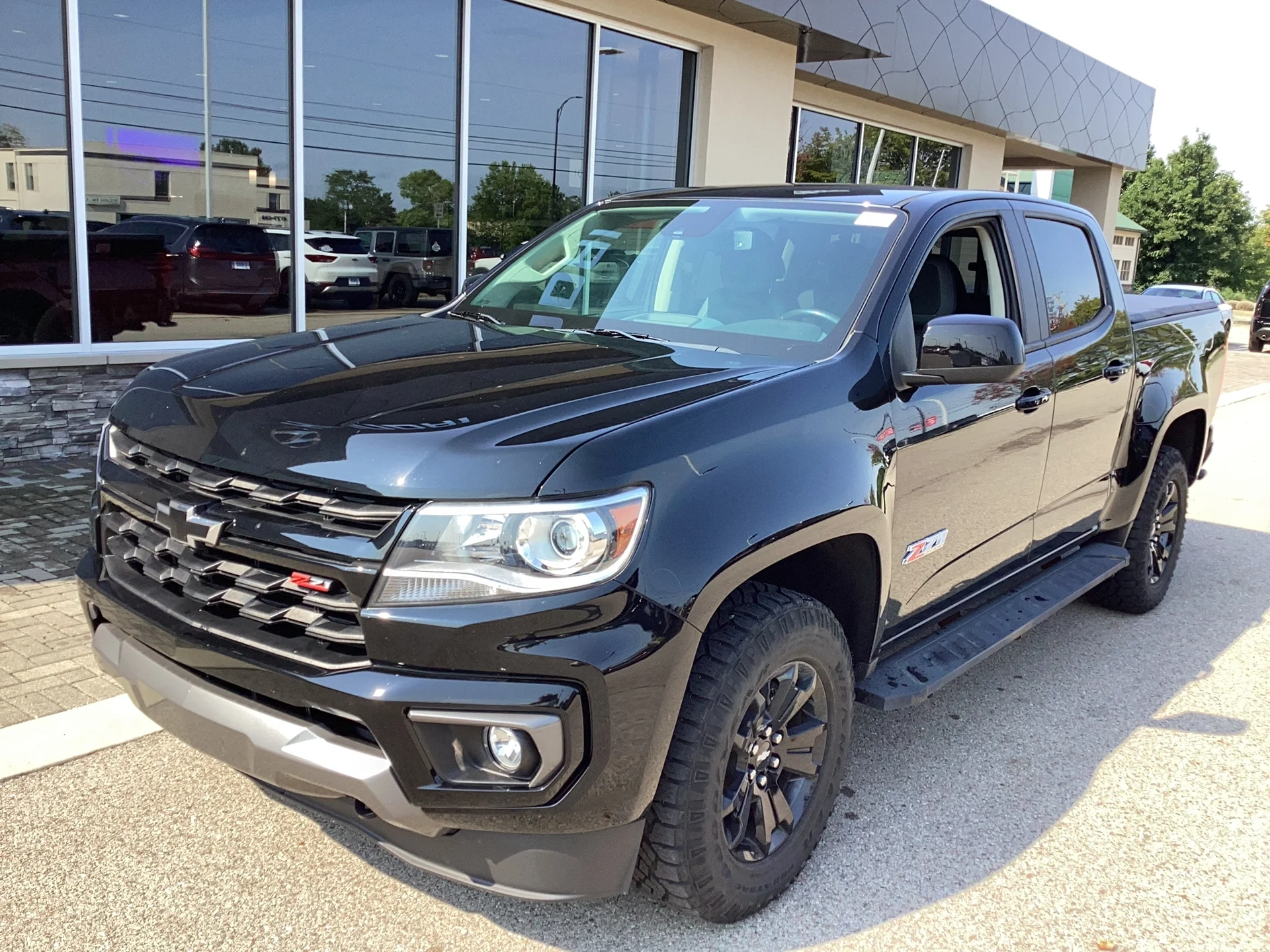 Used 2022 Black Chevrolet Z71 image 8