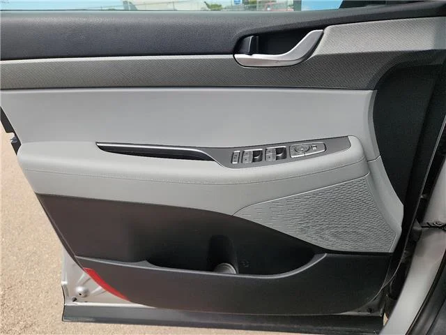 Used 2025 Silver Hyundai SEL Front-Wheel Drive image 12