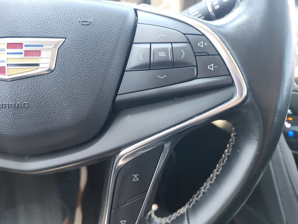 Used 2019 Crystal White Tricoat Cadillac Premium Luxury AWD image 24