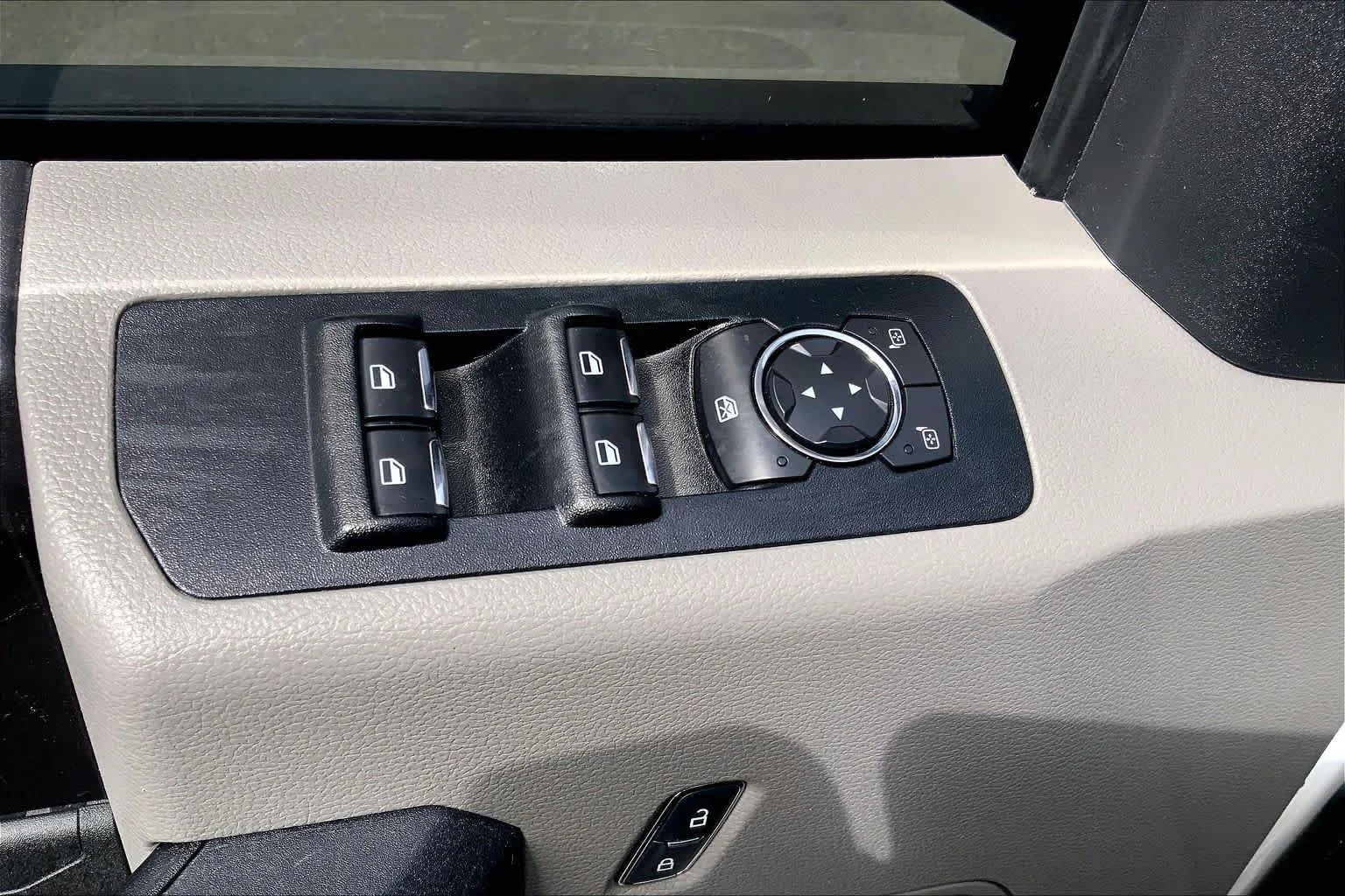 Used 2018 Oxford White Ford XL image 36