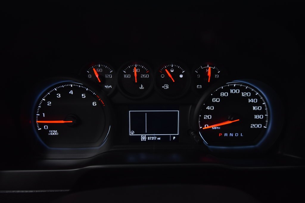 Used 2019 White GMC Base image 14