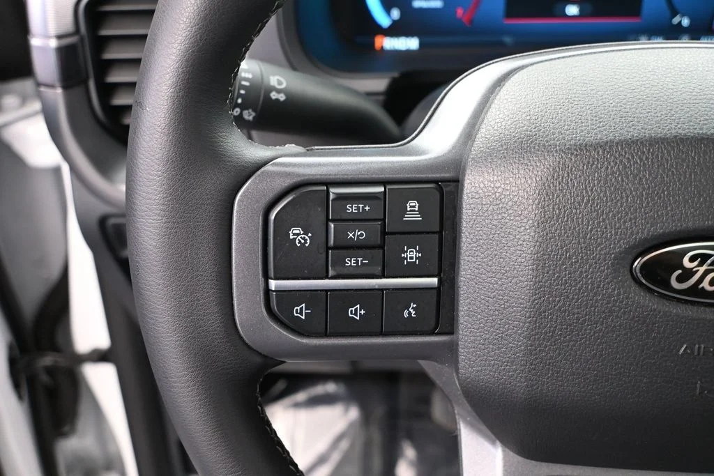 Used 2025 White Ford Lariat image 30