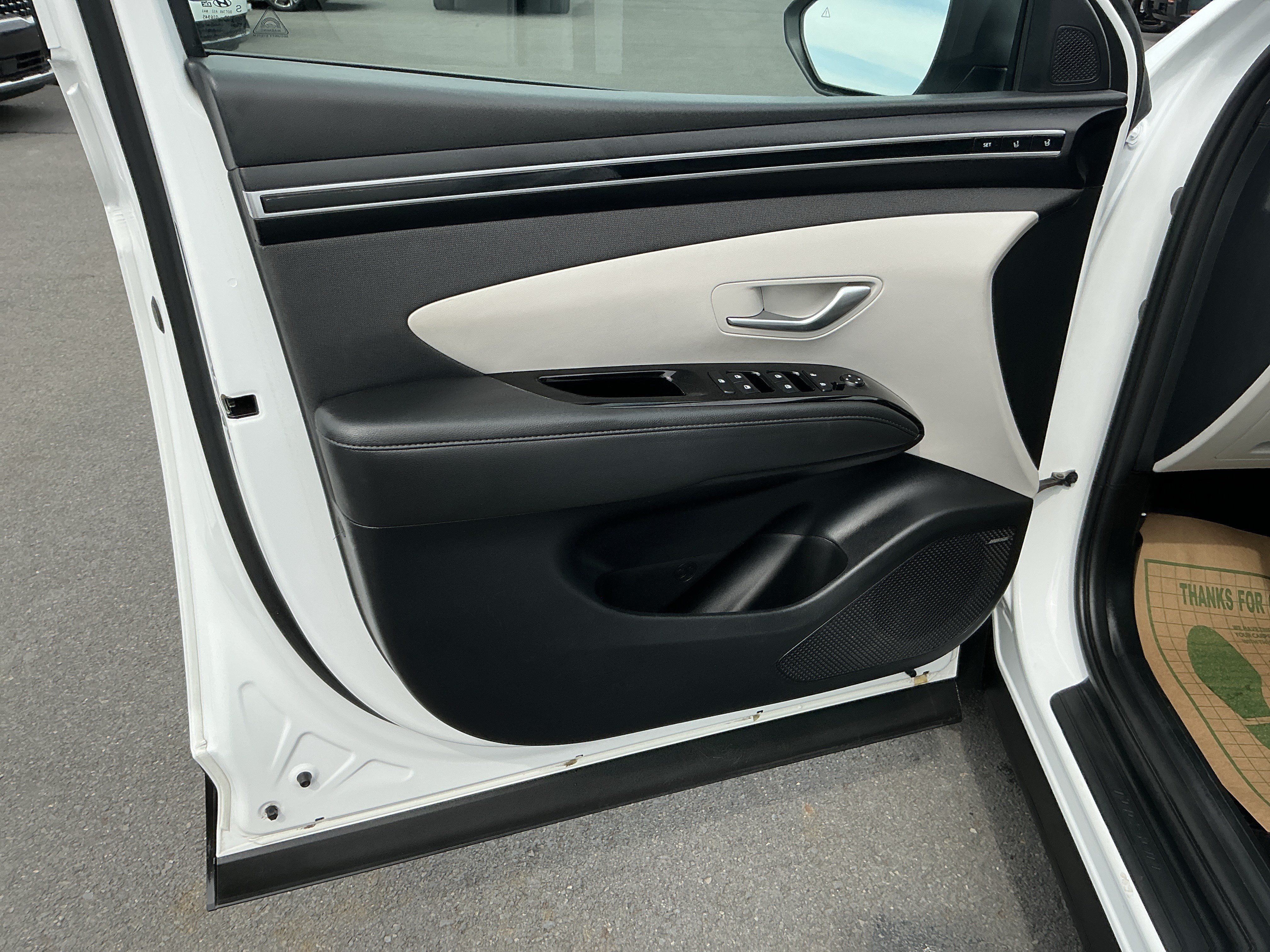 Used 2022 Quartz White Hyundai Limited image 13