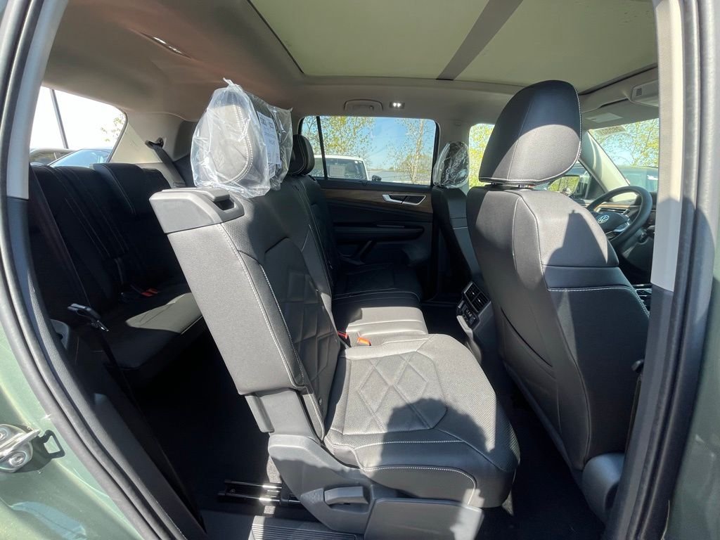 New 2026 Green Volkswagen 2.0T SE w/Technology image 21