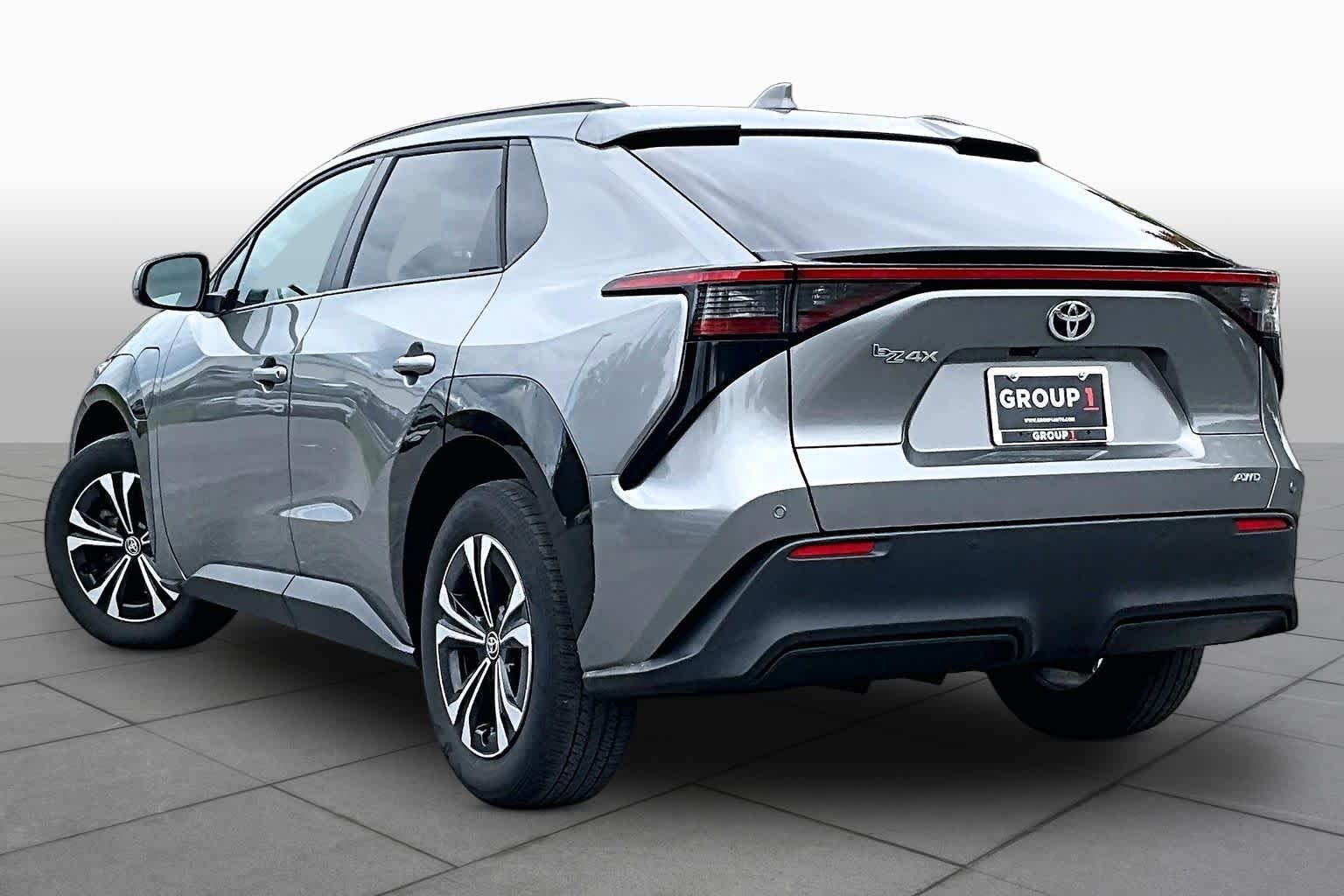 Used 2023 Heavy Metal Toyota XLE image 11