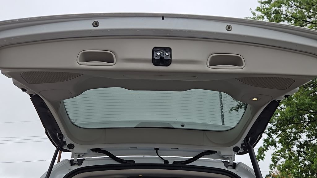 Used 2018 White Chrysler Limited image 29