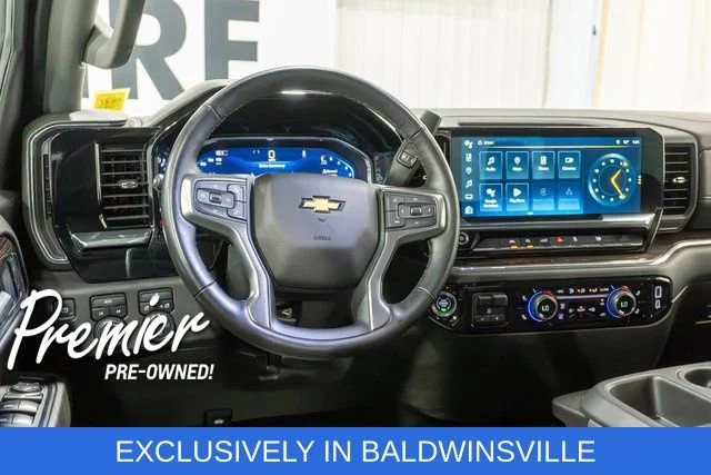 Used 2025 Summit White Chevrolet LT image 11