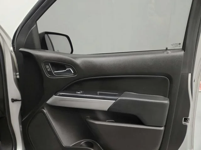 Used 2018 SILVER ICE METALLIC Chevrolet 2WD LT image 30