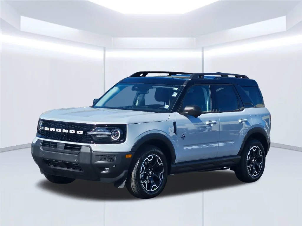 New 2026 White Ford Outer Banks image 2