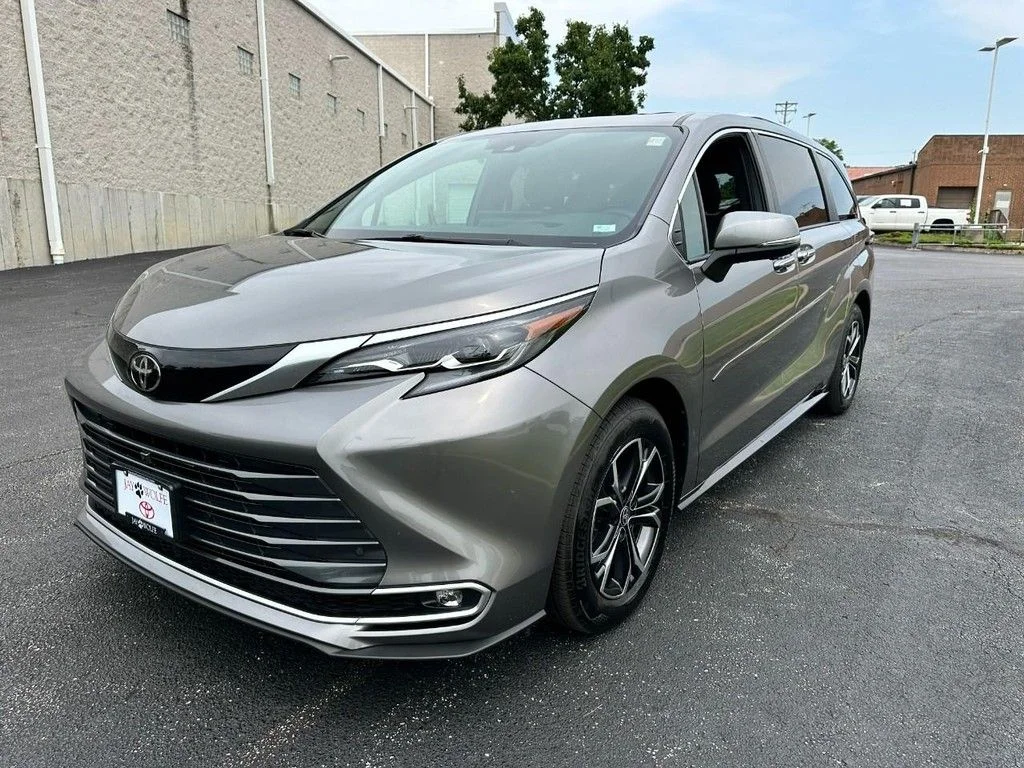 Used 2026  Toyota Platinum image 10