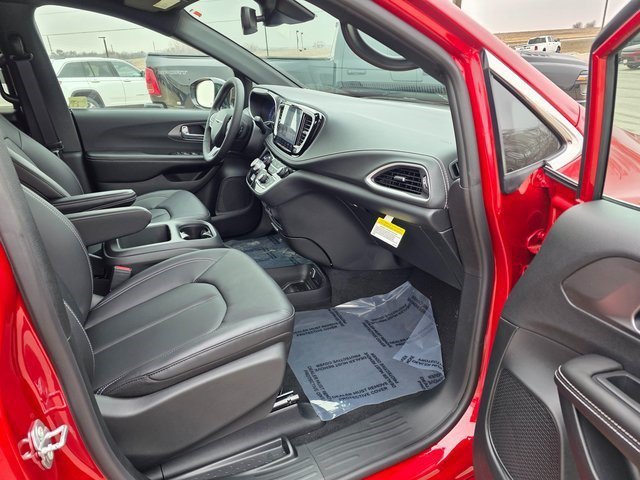 New 2026 Red Hot Pearl-Coat Exterior Paint Chrysler Select image 18
