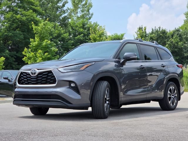 Used 2023 Magnetic Gray Metallic Toyota XLE image 22