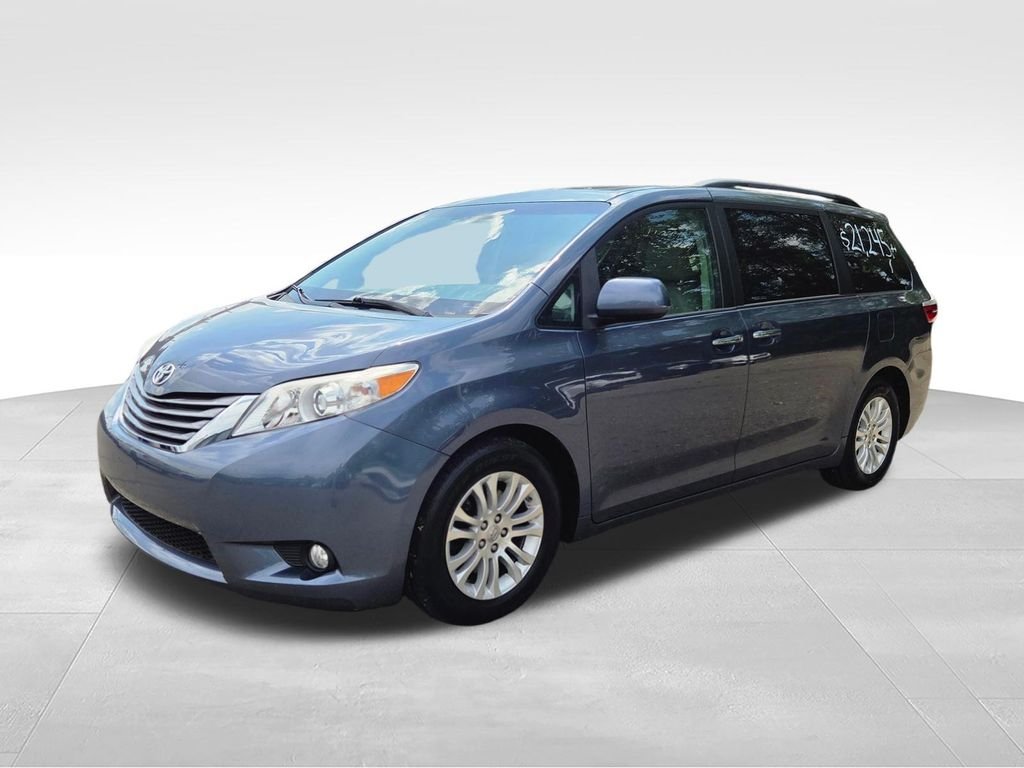 Used 2015 Blue Toyota XLE image 3