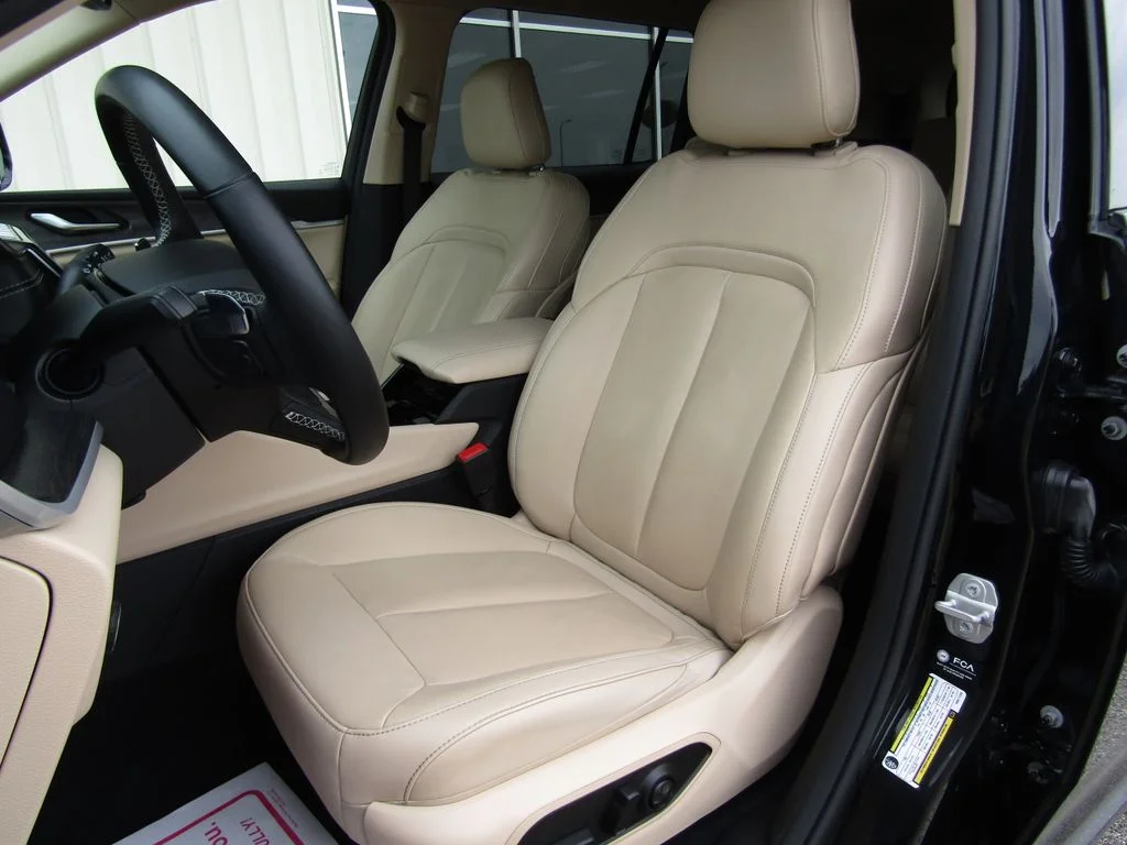 Used 2022 Black Jeep Limited image 23