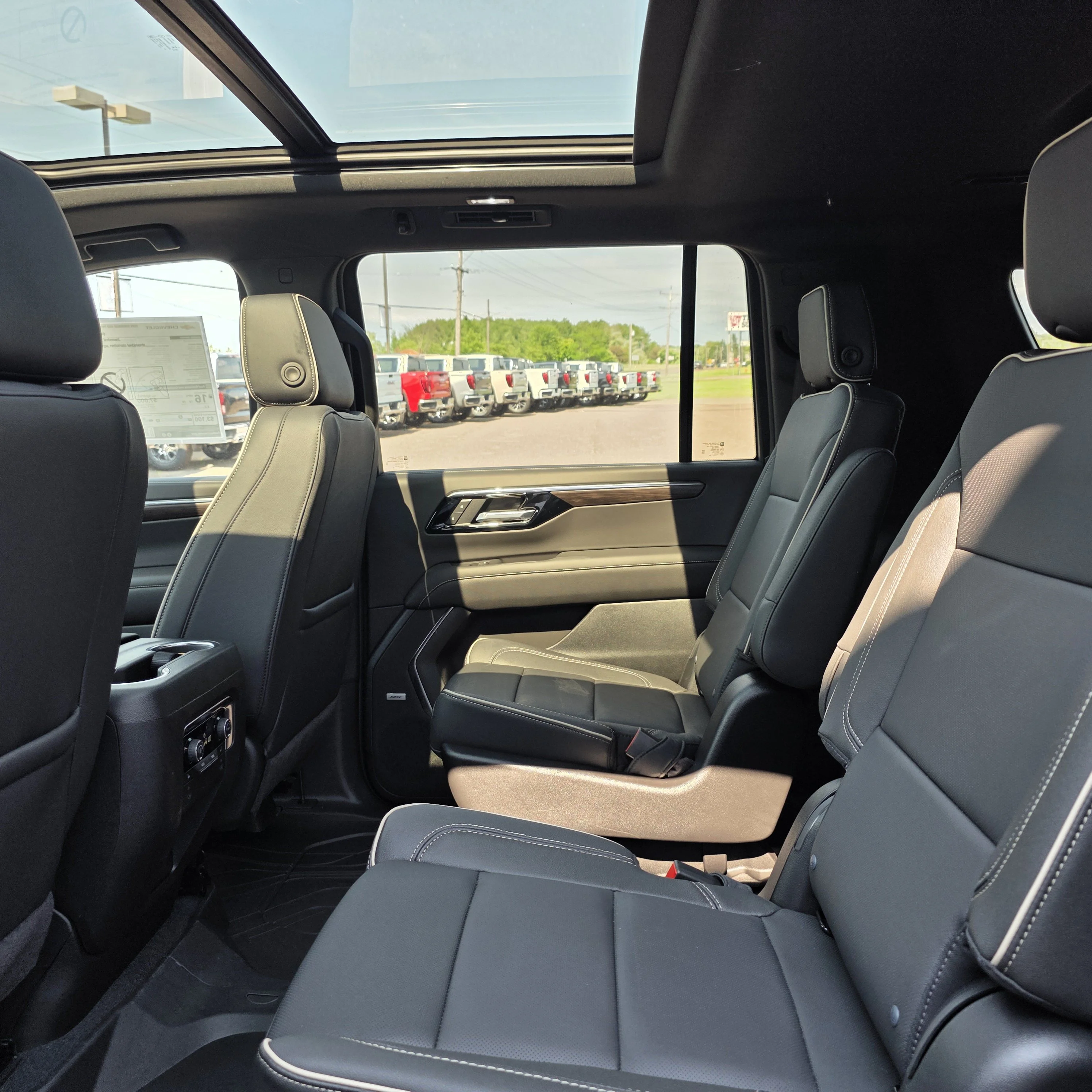 2026 Chevrolet Suburban Premier - Photo 16