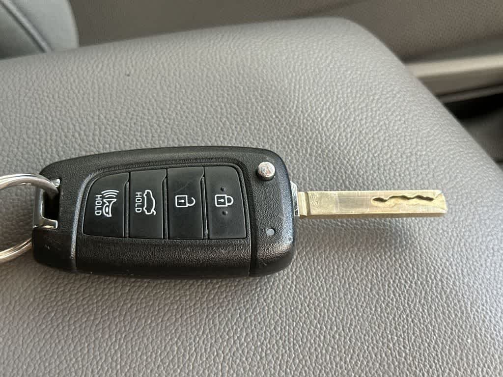 Used 2024 Fluid Metal Hyundai SE image 28