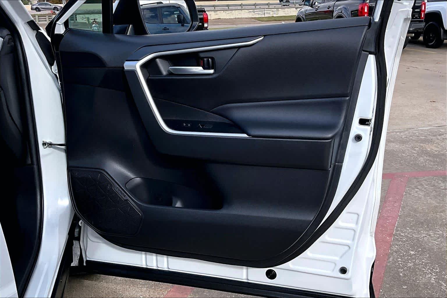 Used 2023 Wind Chill Pearl Toyota Hybrid SE image 23
