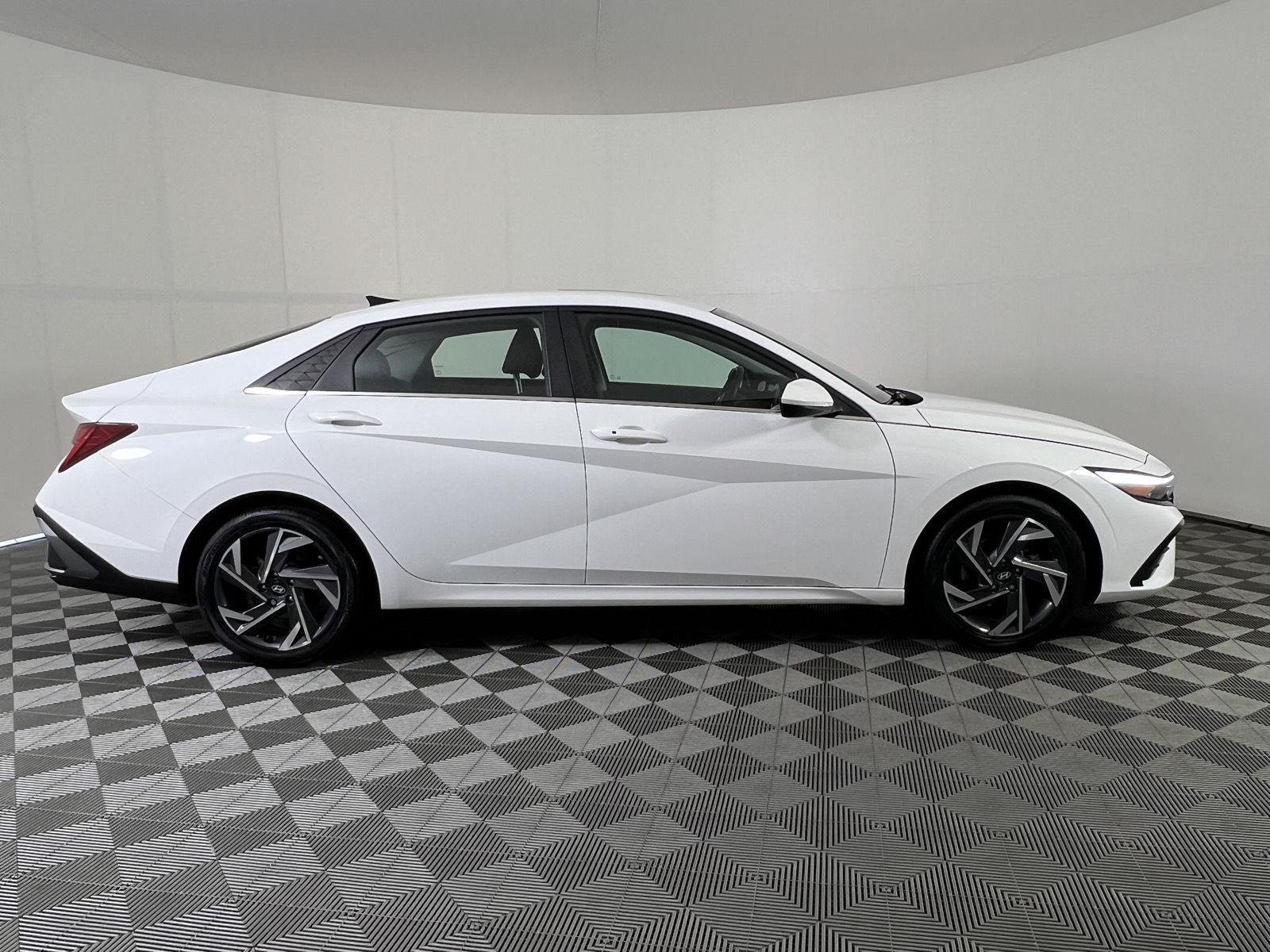 Used 2024 Serenity White Hyundai SEL image 25