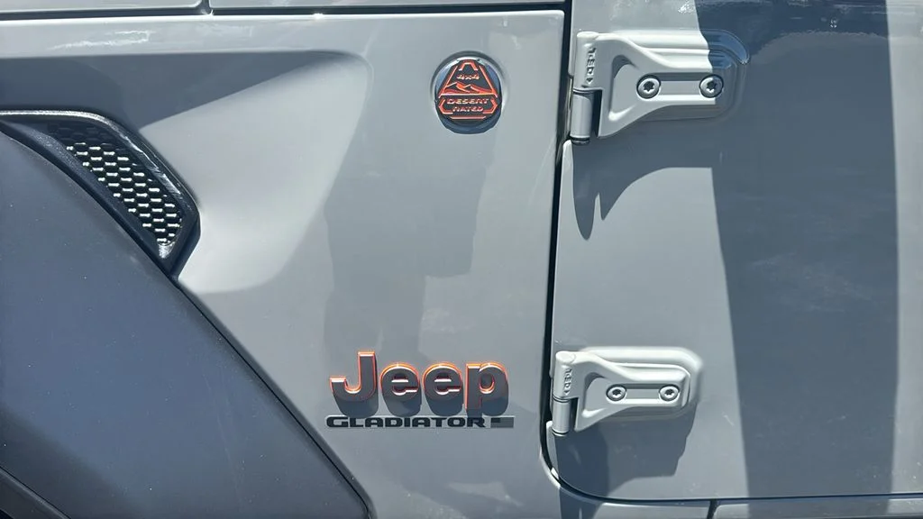 Certified Used 2023 Gray Jeep Mojave image 8