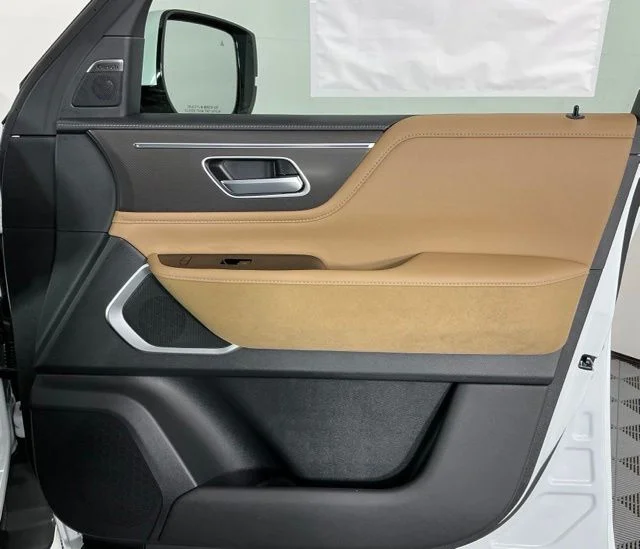 New 2026 White INFINITI LUXE image 28