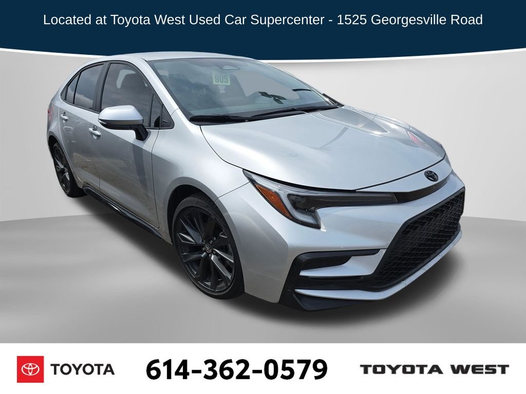 Used 2025  Toyota SE image 1