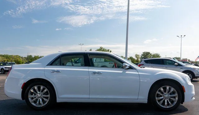 Used 2018 White Chrysler Limited image 5