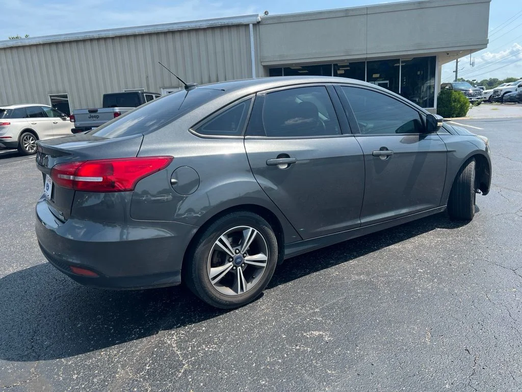 Used 2017 Gray Ford SE image 3