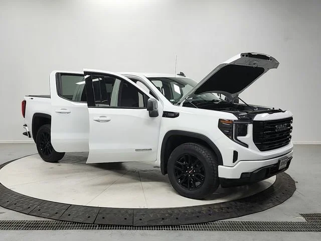 Used 2024 Summit White GMC Elevation image 9
