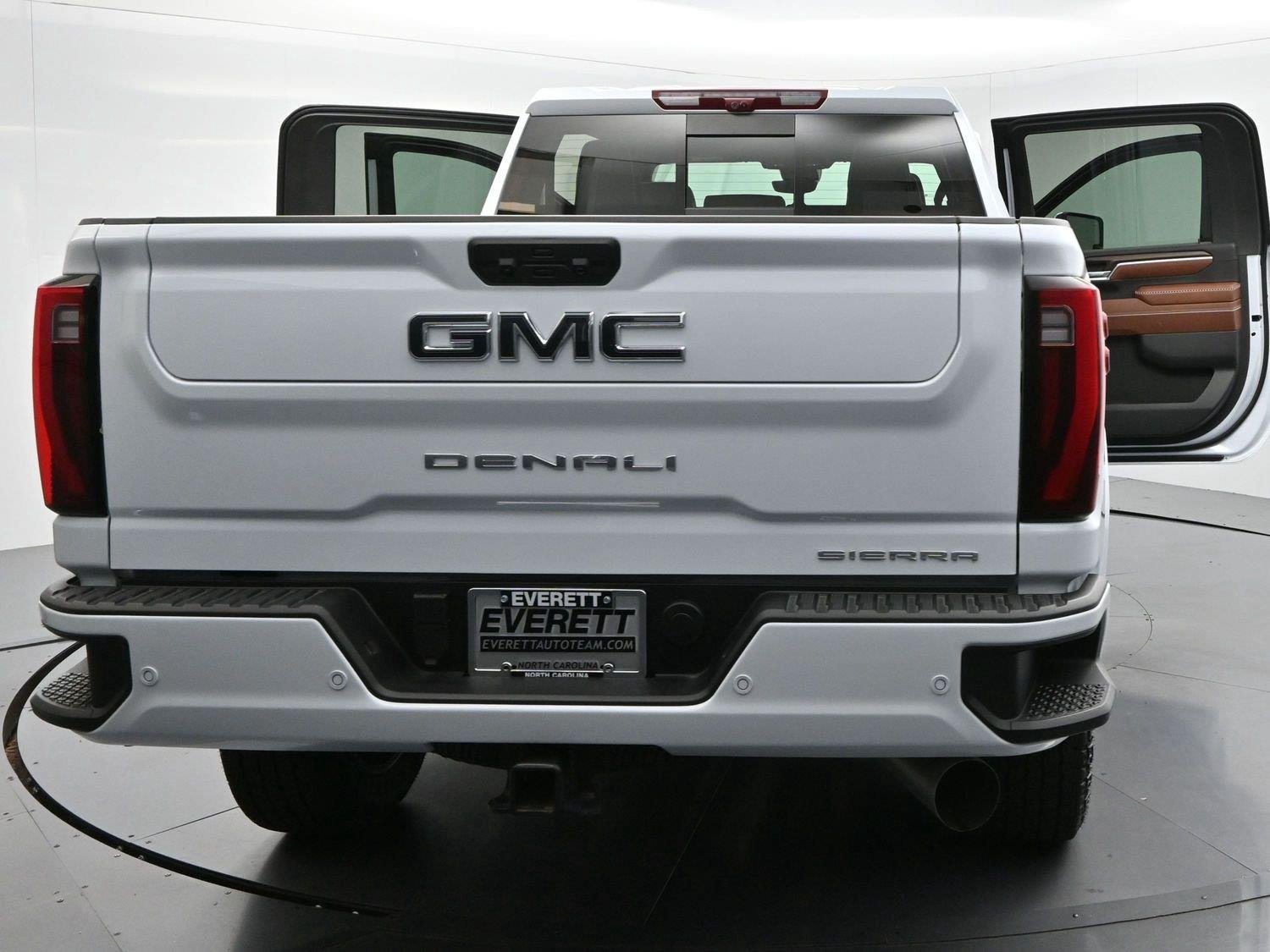Used 2026 Glacier White Tricoat GMC Denali Ultimate image 46