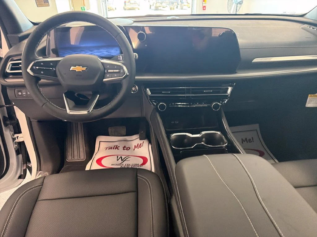 New 2027 Summit White Chevrolet LT image 14