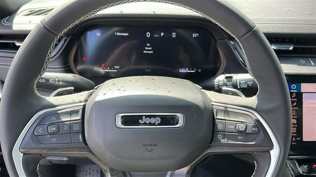 New 2026 Diamond Black Crystal Pearl-Coat Exterior Paint Jeep Limited image 11