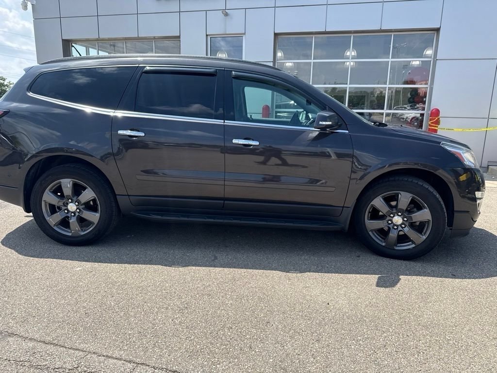 Used 2017 Chevrolet Traverse 2LT with VIN 1GNKRHKD9HJ176524 for sale in Miamisburg, OH