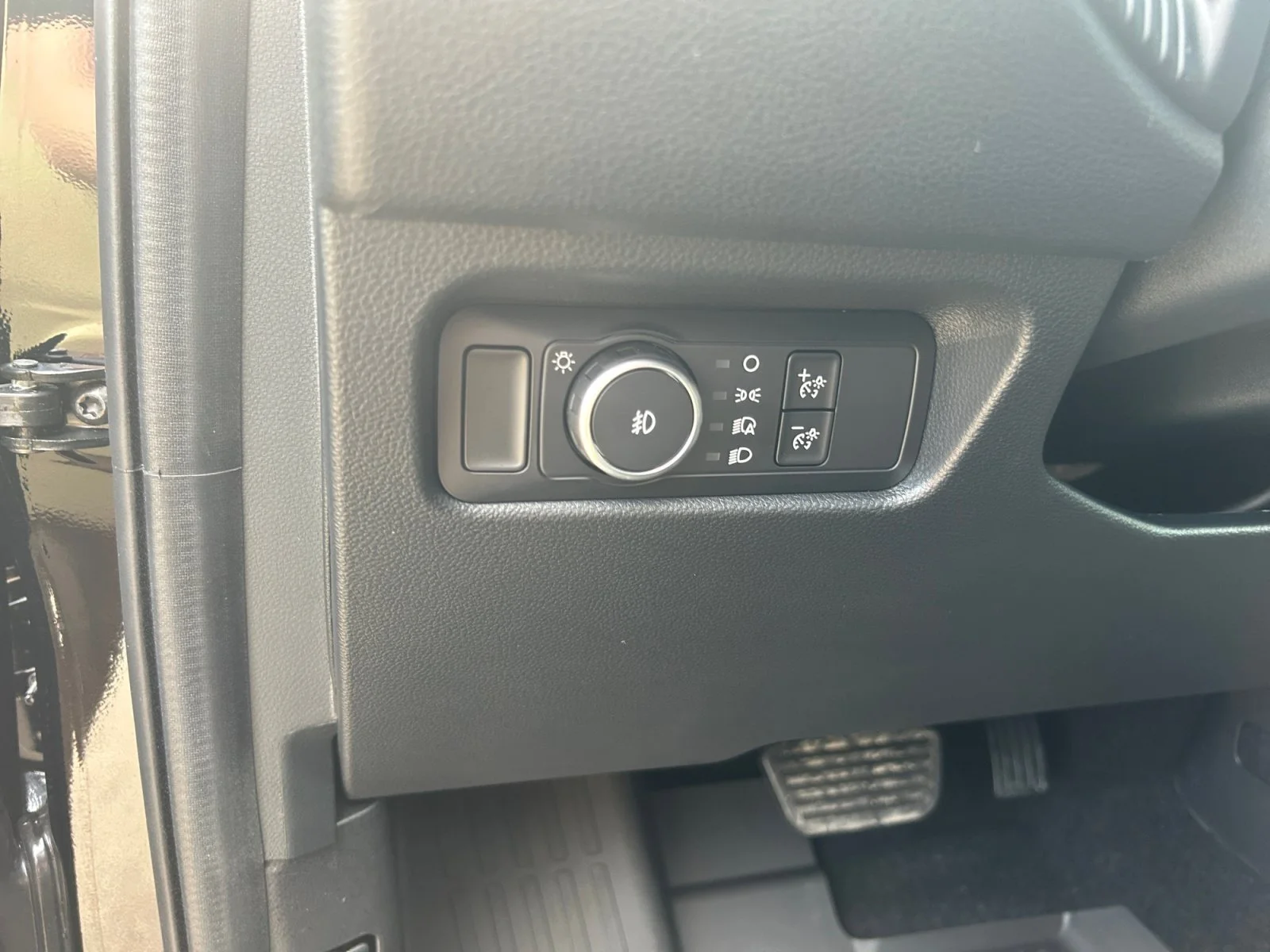 New 2026 Shadow Black Ford XLT image 16