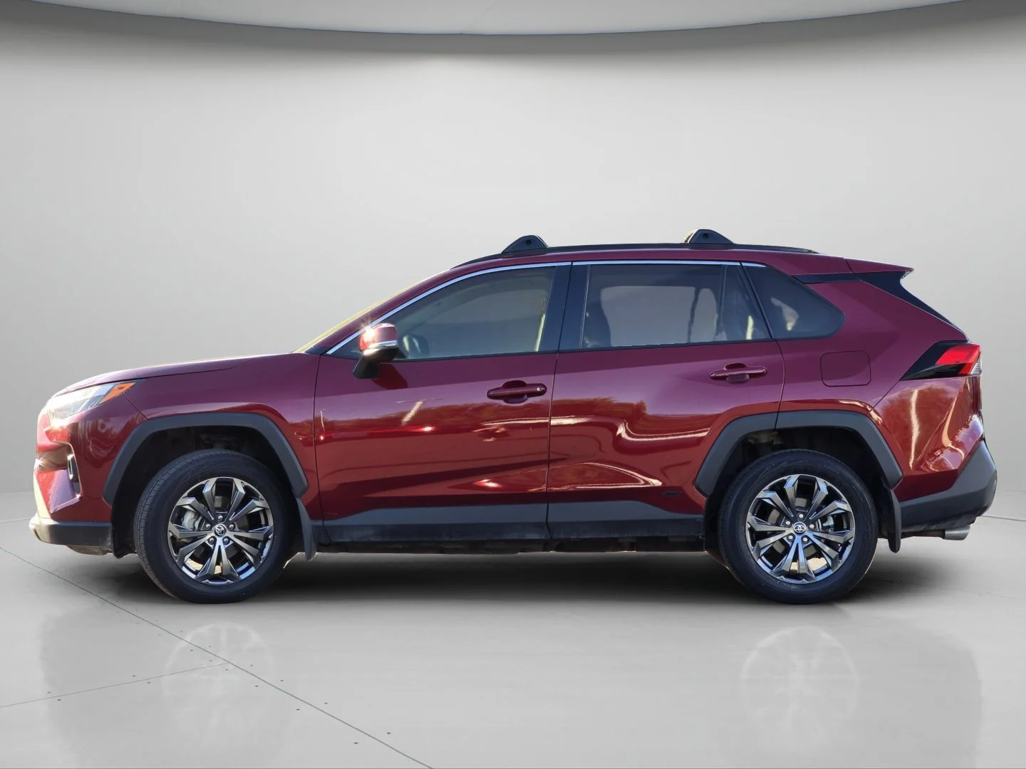 Used 2025 Ruby Flare Pearl Toyota XLE Premium image 21