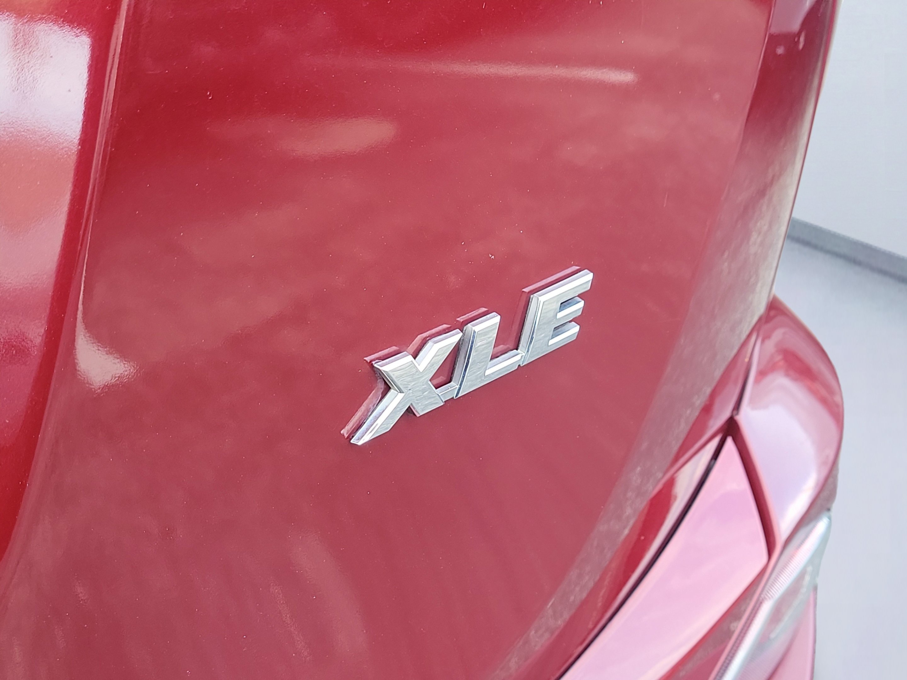 Used 2018 Pearl Toyota XLE image 6