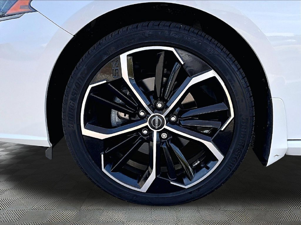 Certified Used 2024 White Nissan 2.5 SR image 7