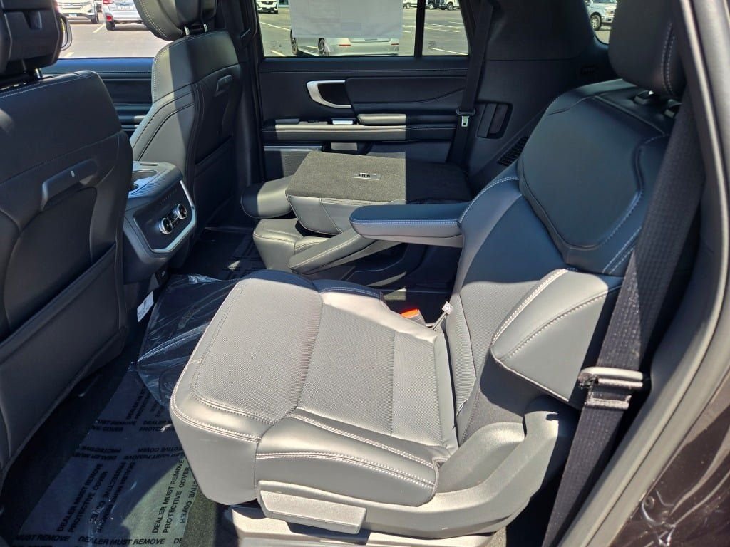 New 2026 Agate Black Metallic Ford MAX Platinum® image 19