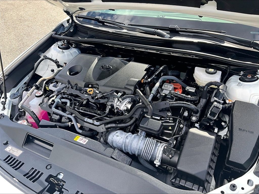 Used 2025 White Toyota LE image 35