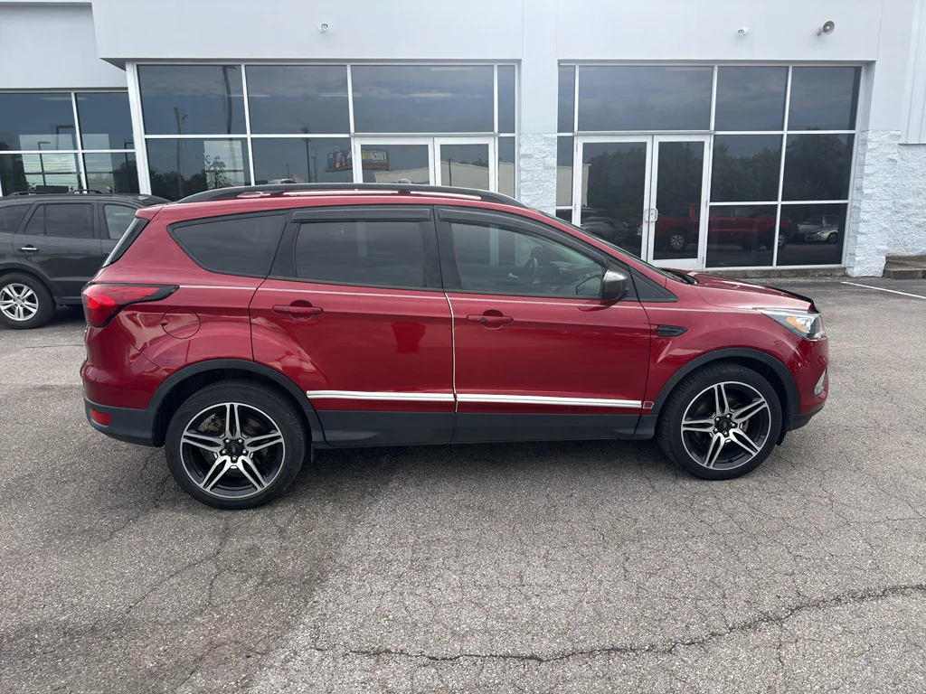 Used 2019 RED Ford SEL image 7
