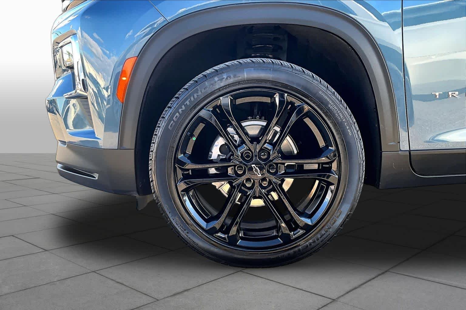 Used 2025 Lakeshore Blue Metallic Chevrolet AWD LT image 10
